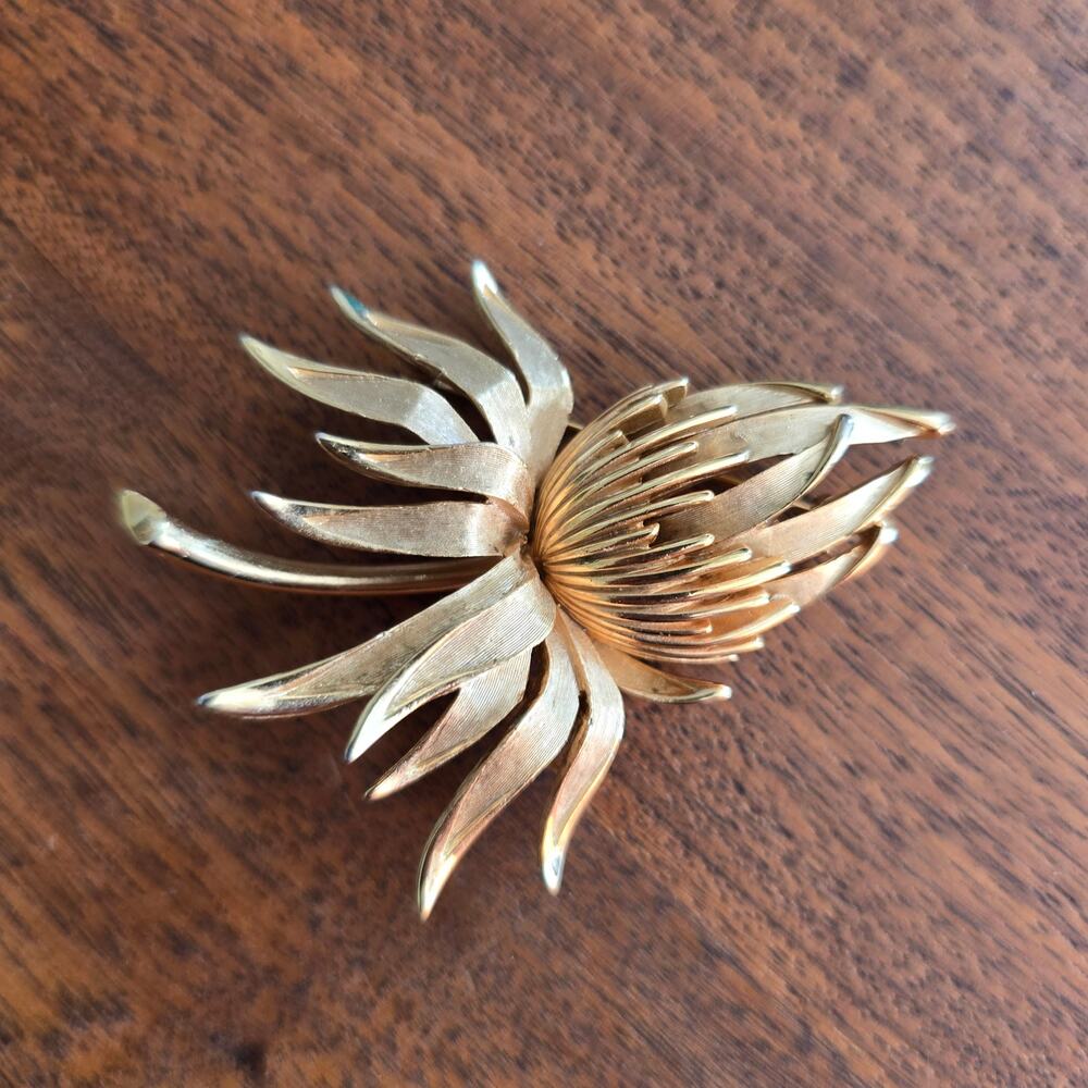 Vintage 50s Crown Trifari Brooch Gold Tone Thistle Blossom Mid Century Alfred P